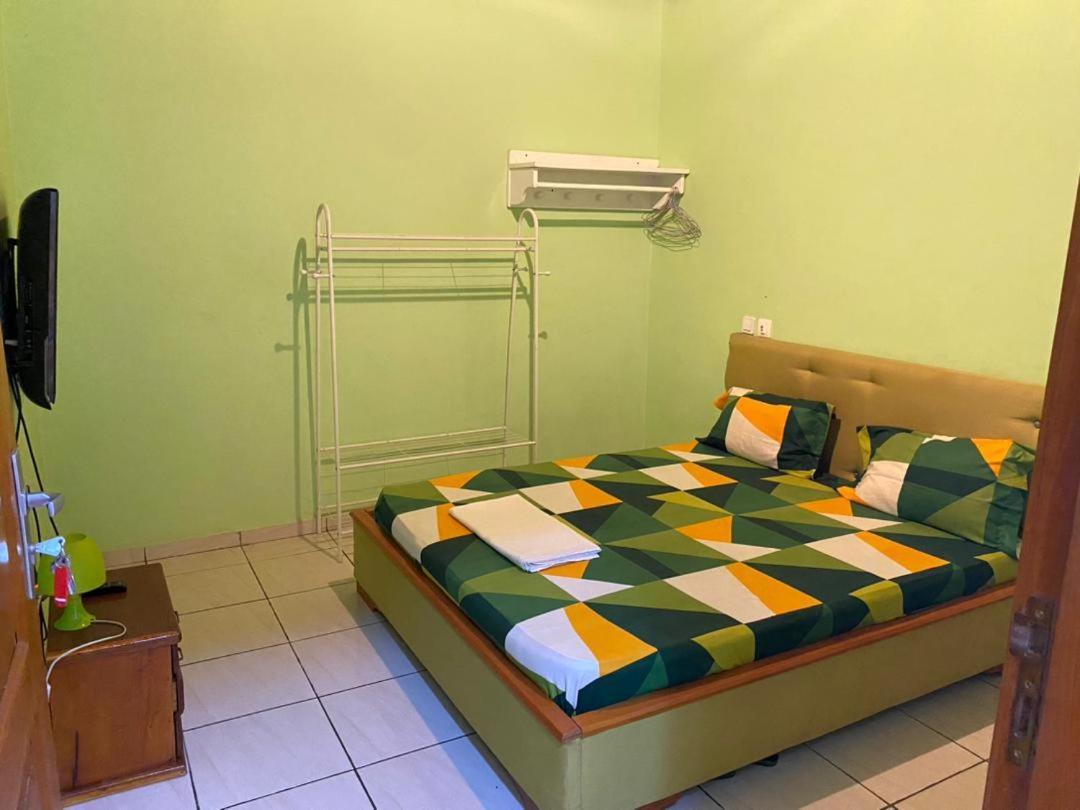 Cave Royale - Chambres-Studios-Apparts Meubles - Logpom Hopithal Des Soeurs Apres Camara Laye Douala Exterior photo