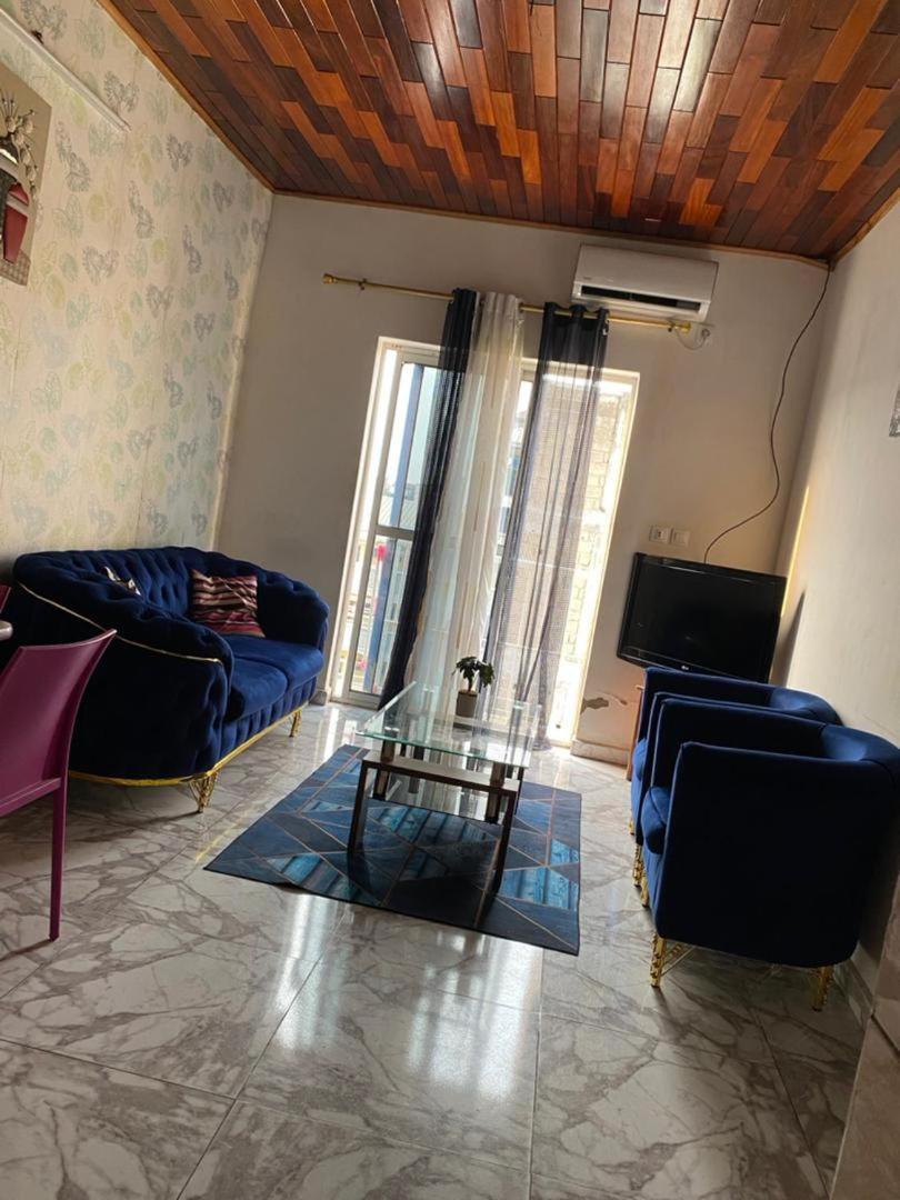 Cave Royale - Chambres-Studios-Apparts Meubles - Logpom Hopithal Des Soeurs Apres Camara Laye Douala Exterior photo